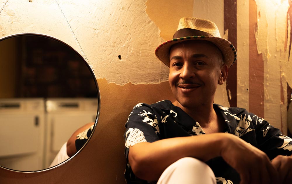 Lou-Bega-an-Wand